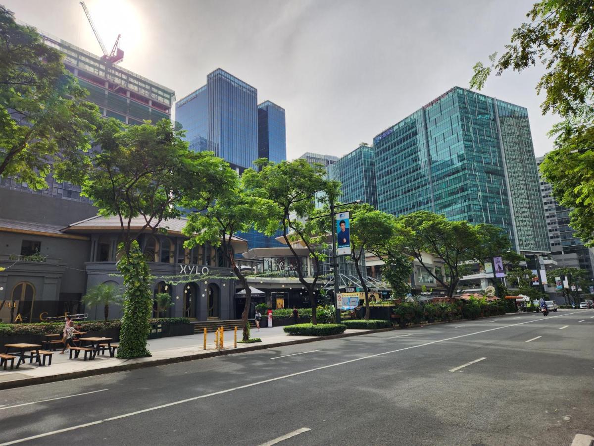Pristine & Cozy At Uptown Mall Bgc Across Mitsukoshi With Free Parking Apartment Manila