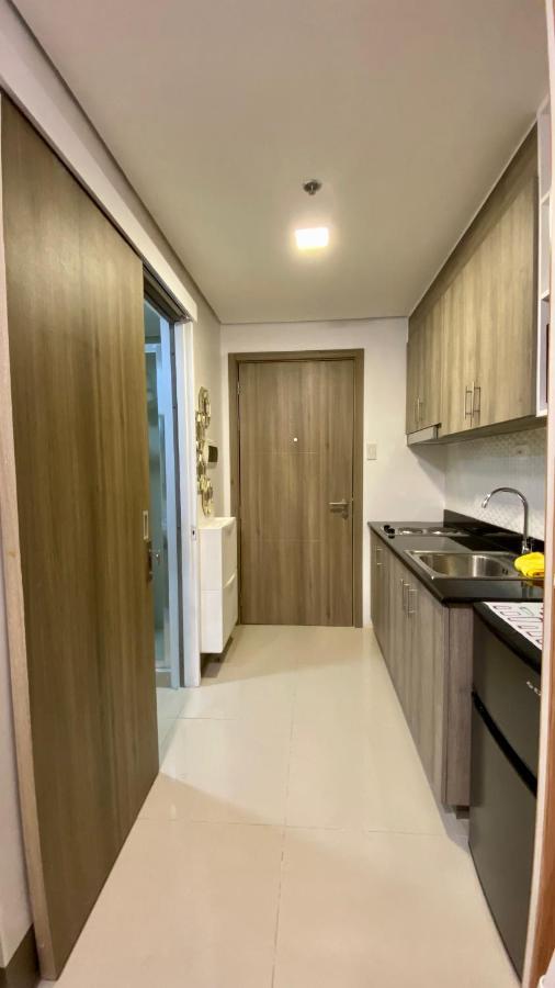 Cozy 1br With Netflix & Balcony Pool View Apartment Manila