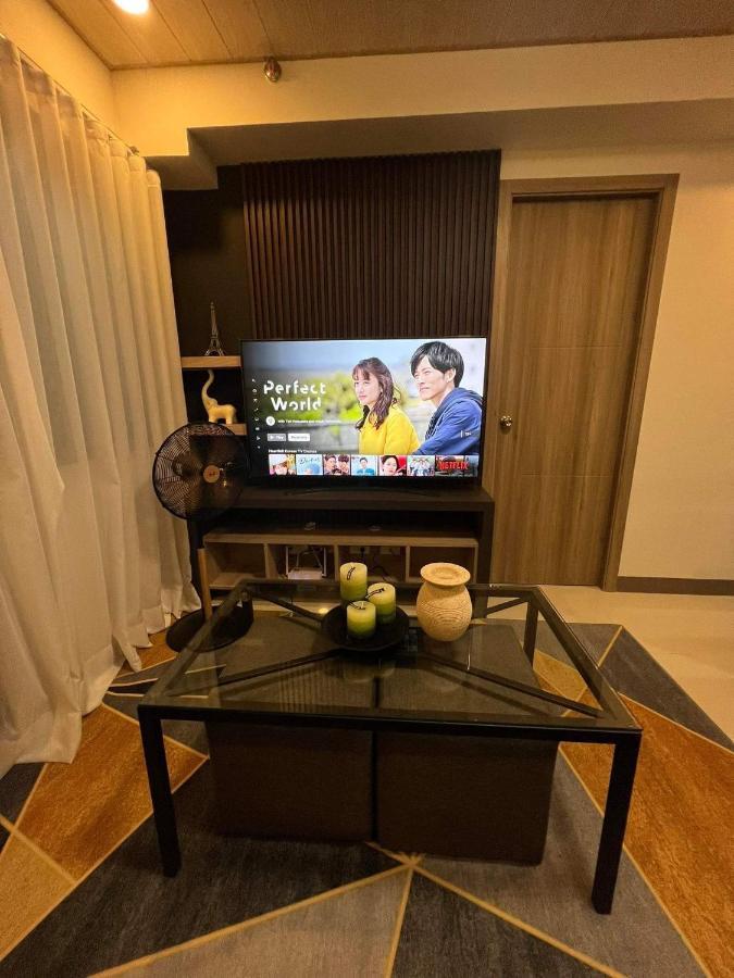 Apartment Urban Oasis: Prime With Airport Convenience *