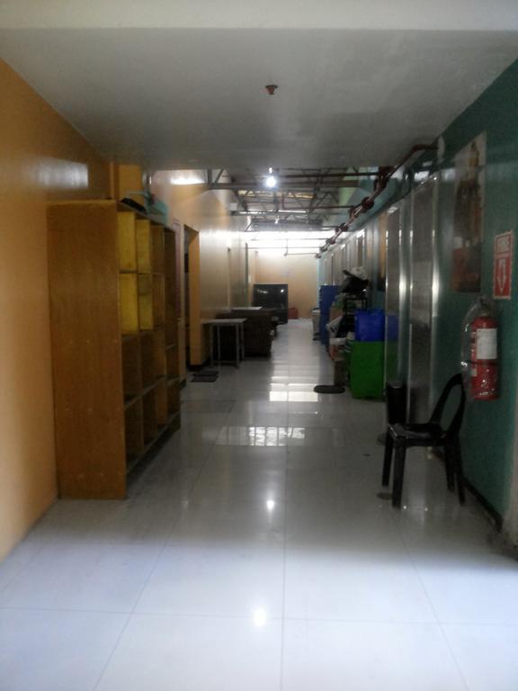 St. Maximillian Apartment Rentals Hostel Manila