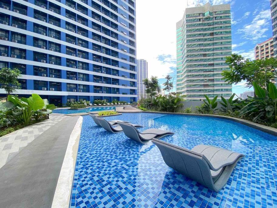 Apartment Modern Classic 1 Bedroom Air Residences Makati Manila