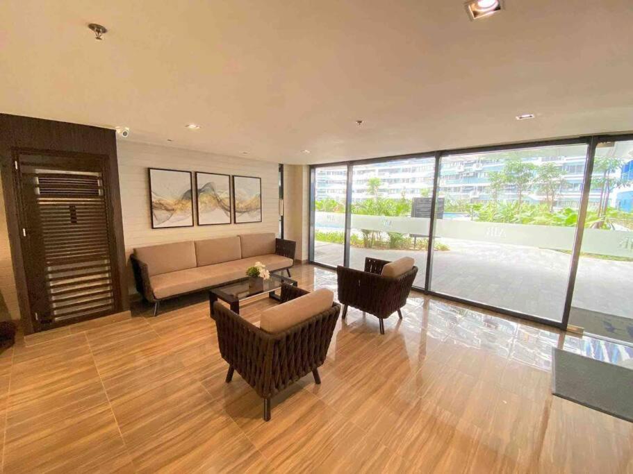 Modern Classic 1 Bedroom Air Residences Makati Apartment