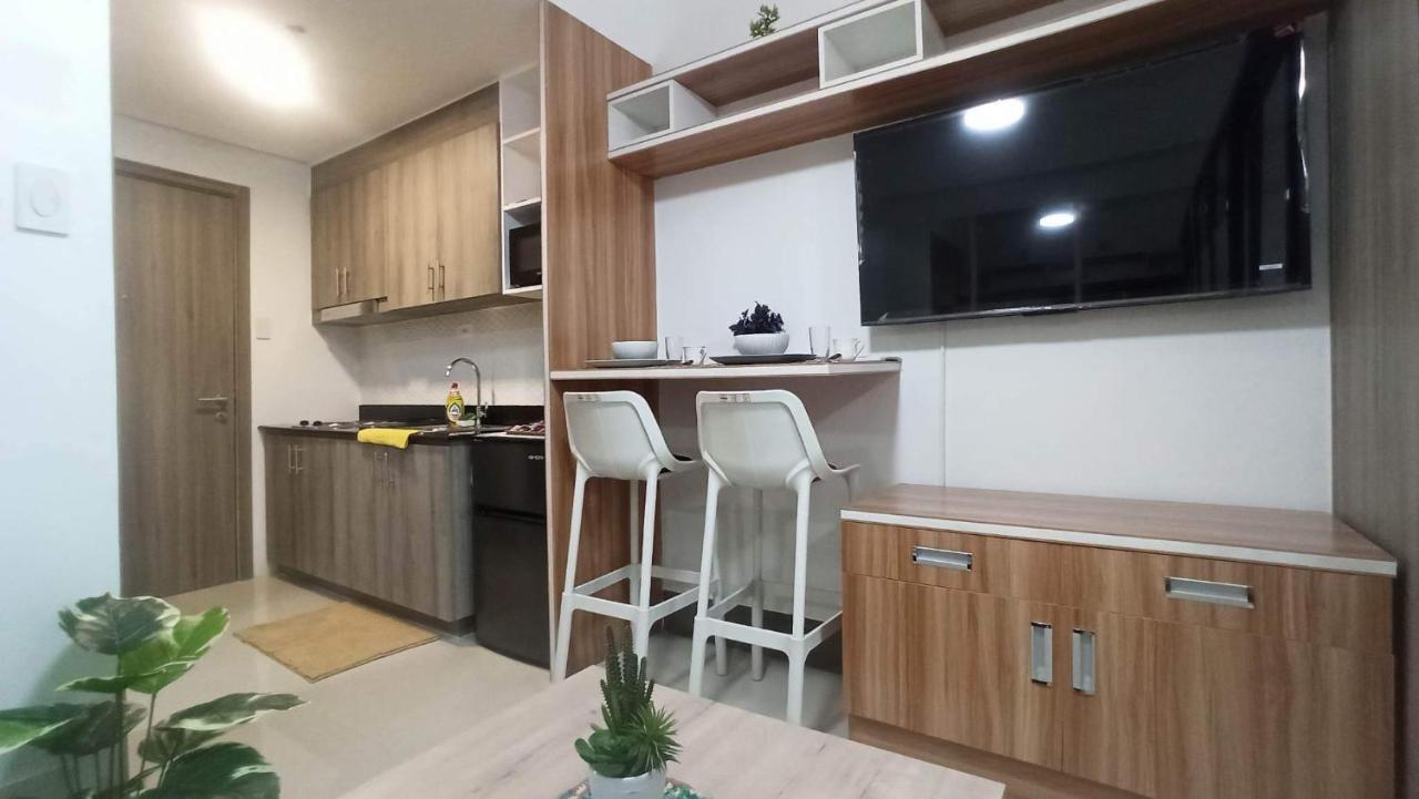 Cozy 1br With Netflix & Balcony Pool View Apartment