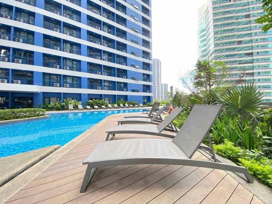 Apartment Modern Classic 1 Bedroom Air Residences Makati *