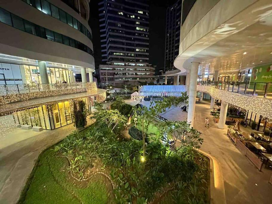 Apartment Modern Classic 1 Bedroom Air Residences Makati *