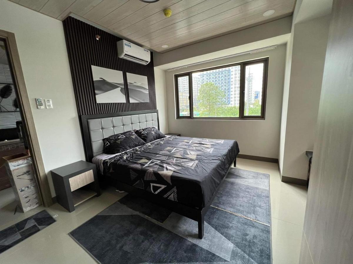 Urban Oasis: Prime With Airport Convenience Apartment