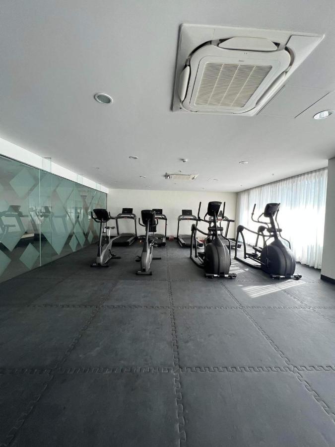 Urban Oasis: Prime With Airport Convenience * Manila