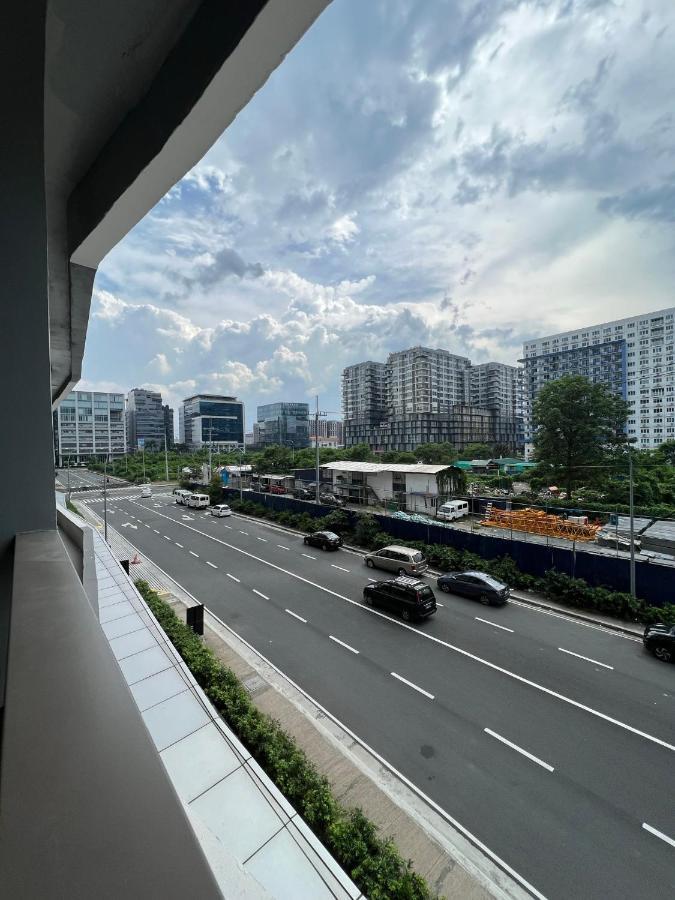 Urban Oasis: Prime With Airport Convenience *
