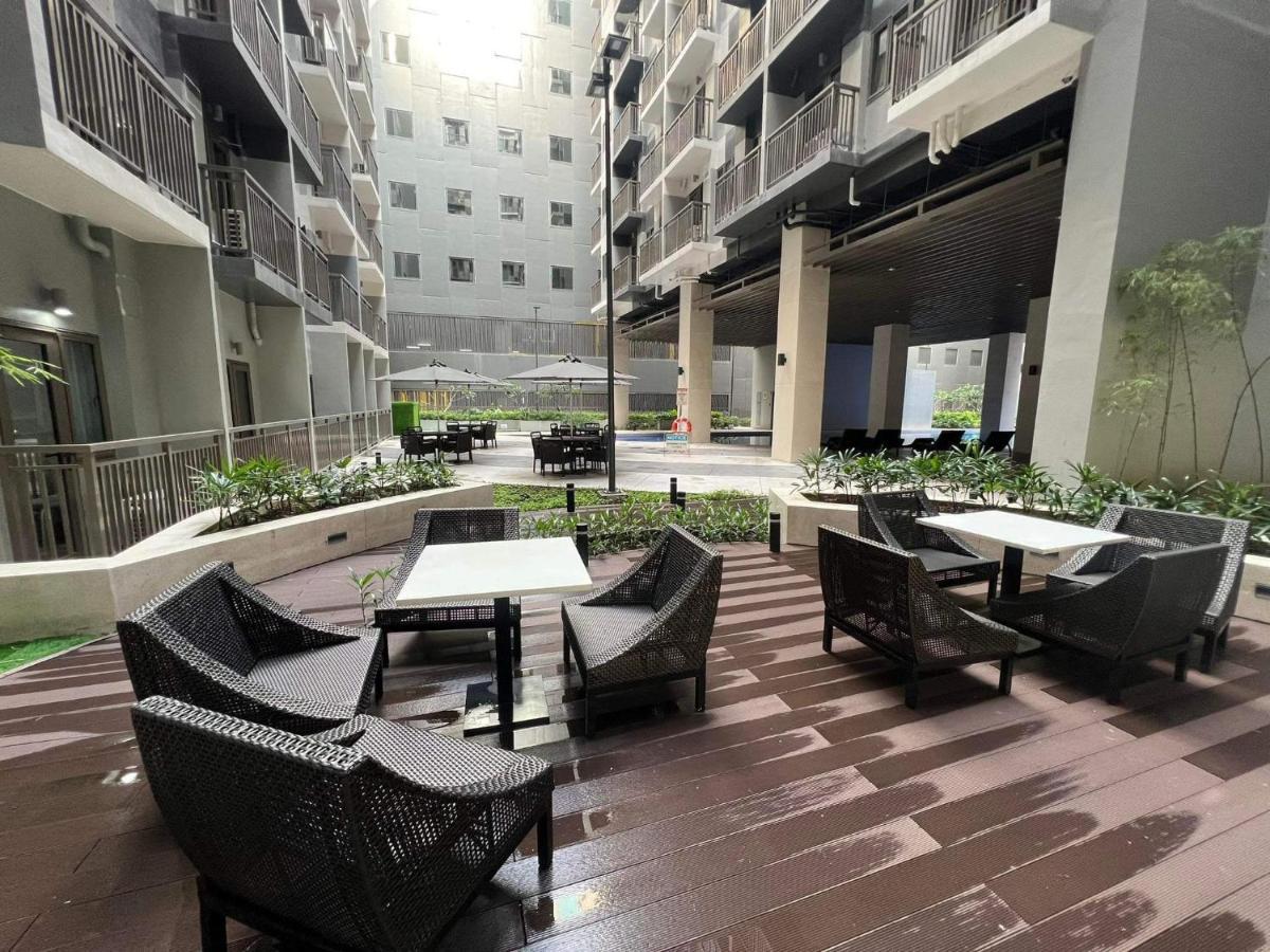 Urban Oasis: Prime With Airport Convenience Apartment Manila