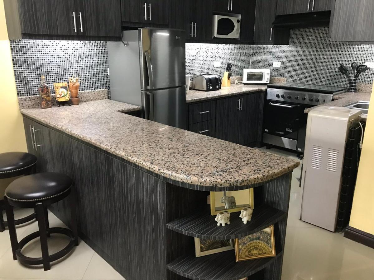 Rare 1br Condo, Makati Philippines Apartment *