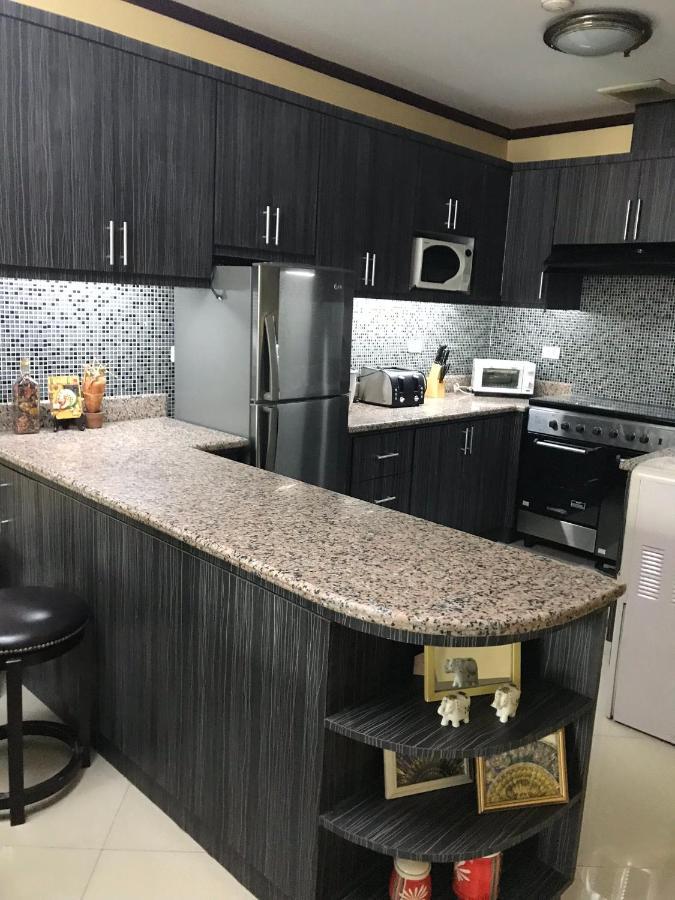 Apartment Rare 1br Condo, Makati Philippines Manila