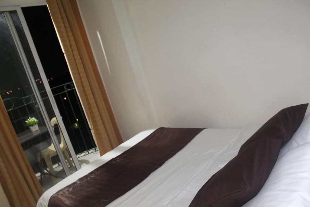 Apartment Chateau Elysee A13 Near Resto And Sm Mall/airport Manila