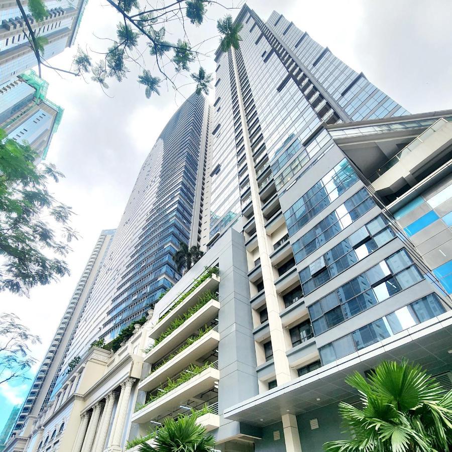 Apartment Pristine & Cozy At Uptown Mall Bgc Across Mitsukoshi With Free Parking