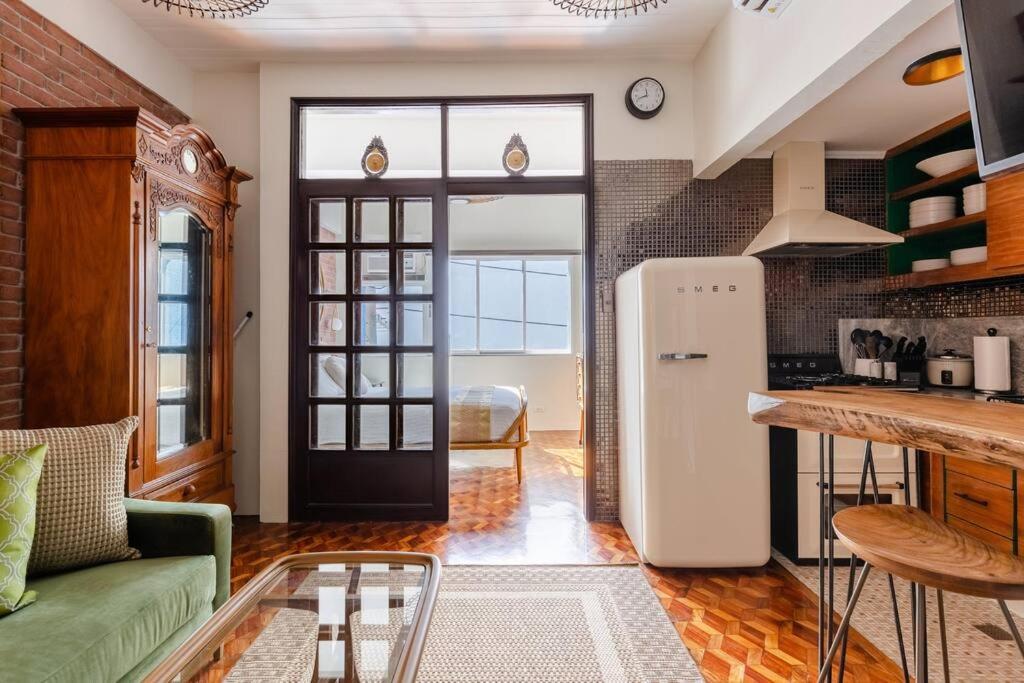 Apartment Poblacion, Makati Mid-century Modern Zentopia Smeg