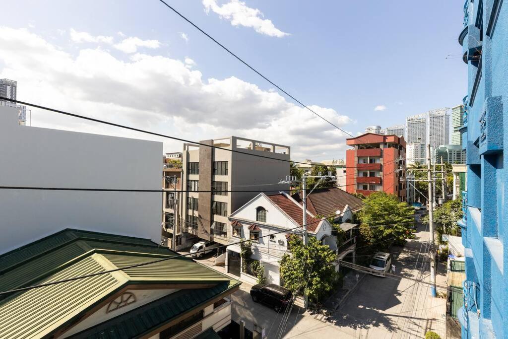 Poblacion, Makati Mid-century Modern Zentopia Smeg Apartment