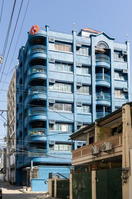 Apartment Poblacion, Makati Mid-century Modern Zentopia Smeg *