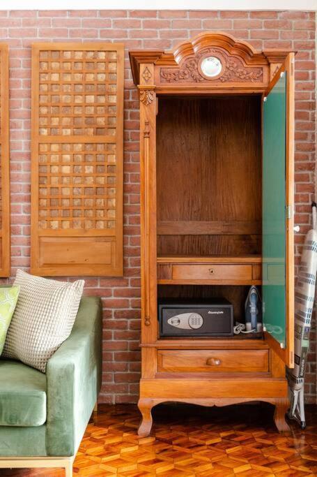 Apartment Poblacion, Makati Mid-century Modern Zentopia Smeg *