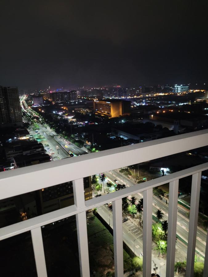 Aparthotel Stayinmycondo - 30th In Pasay With Pool Near Airport Moa,ccp & Picc In Pasay Manila