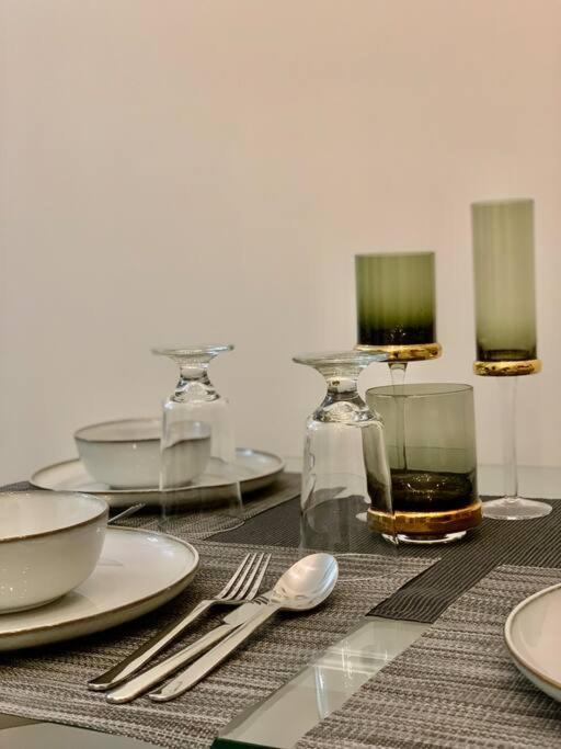 Uptown Parksuites Tower 2 Apartment Manila