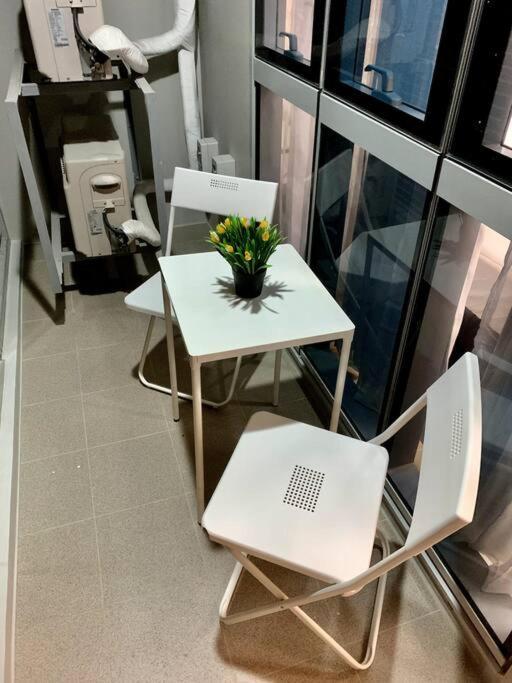 Uptown Parksuites Tower 2 * Manila