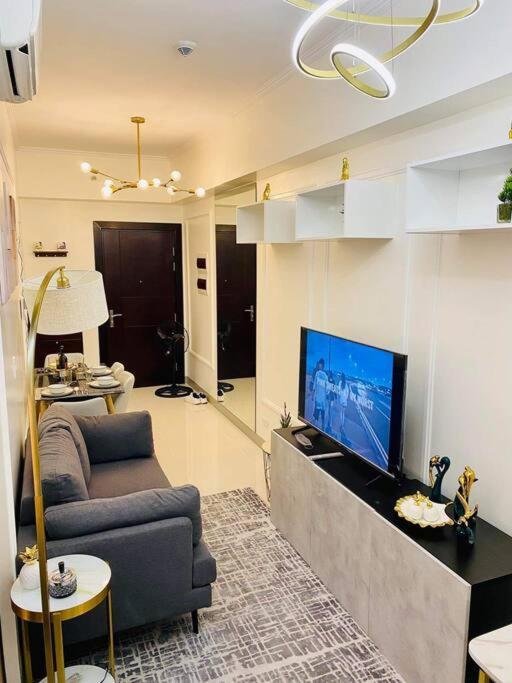 Uptown Parksuites Tower 2 Manila