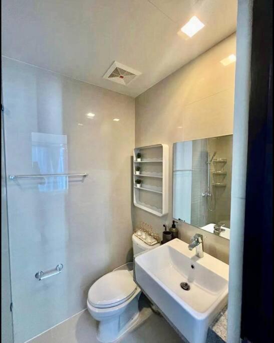 Uptown Parksuites Tower 2 Manila