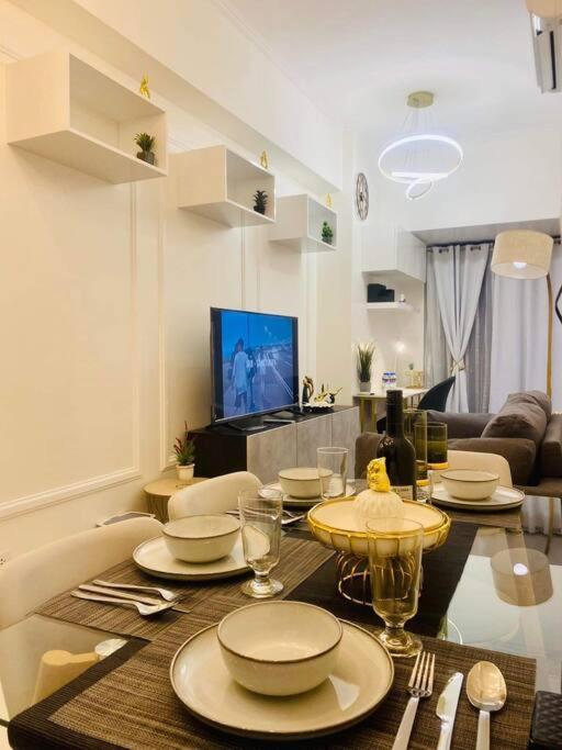 Uptown Parksuites Tower 2 Apartment Manila