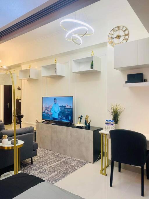 Uptown Parksuites Tower 2 Apartment Manila