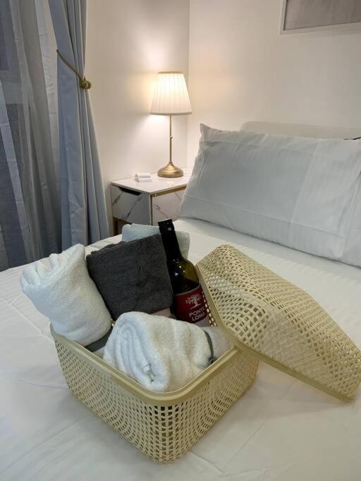 Uptown Parksuites Tower 2 * Manila
