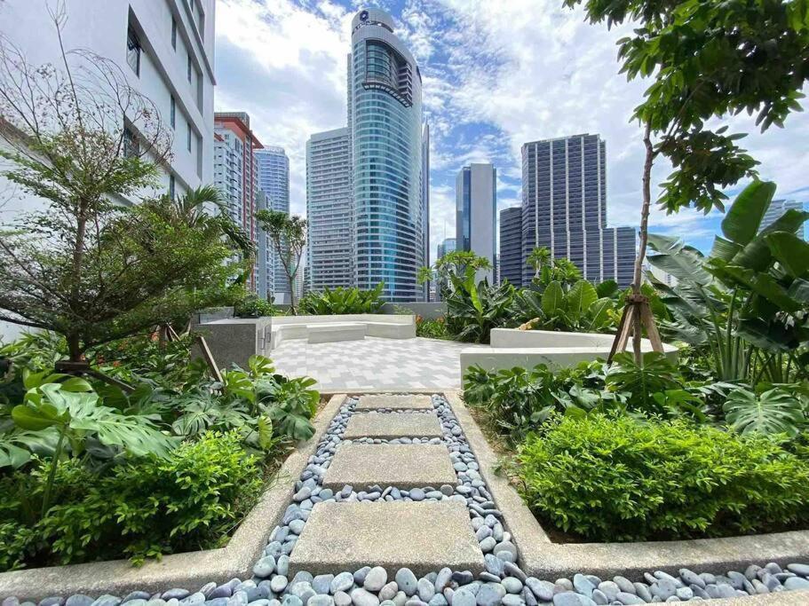 Modern Classic 1 Bedroom Air Residences Makati Apartment *
