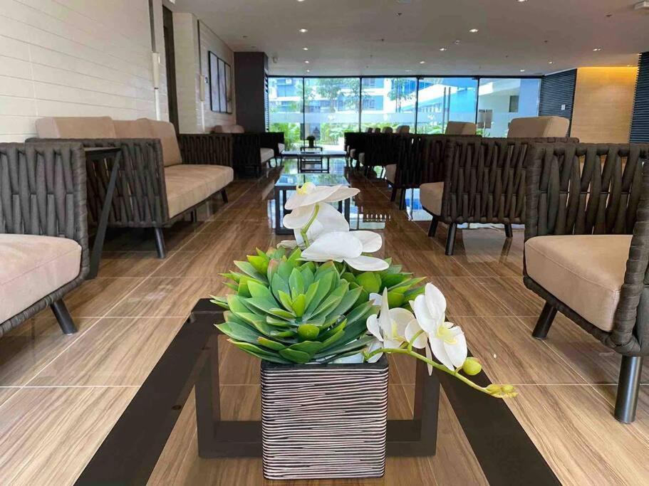 Modern Classic 1 Bedroom Air Residences Makati * Manila