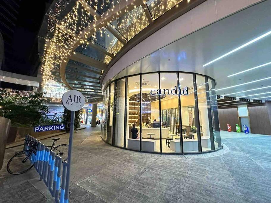 Apartment Modern Classic 1 Bedroom Air Residences Makati *