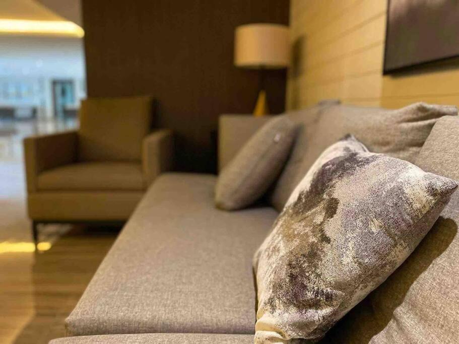 Apartment Modern Classic 1 Bedroom Air Residences Makati