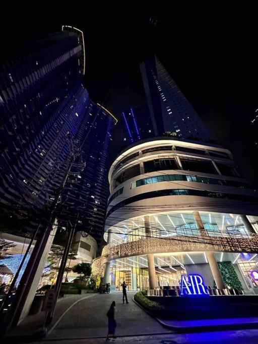 Modern Classic 1 Bedroom Air Residences Makati Apartment *