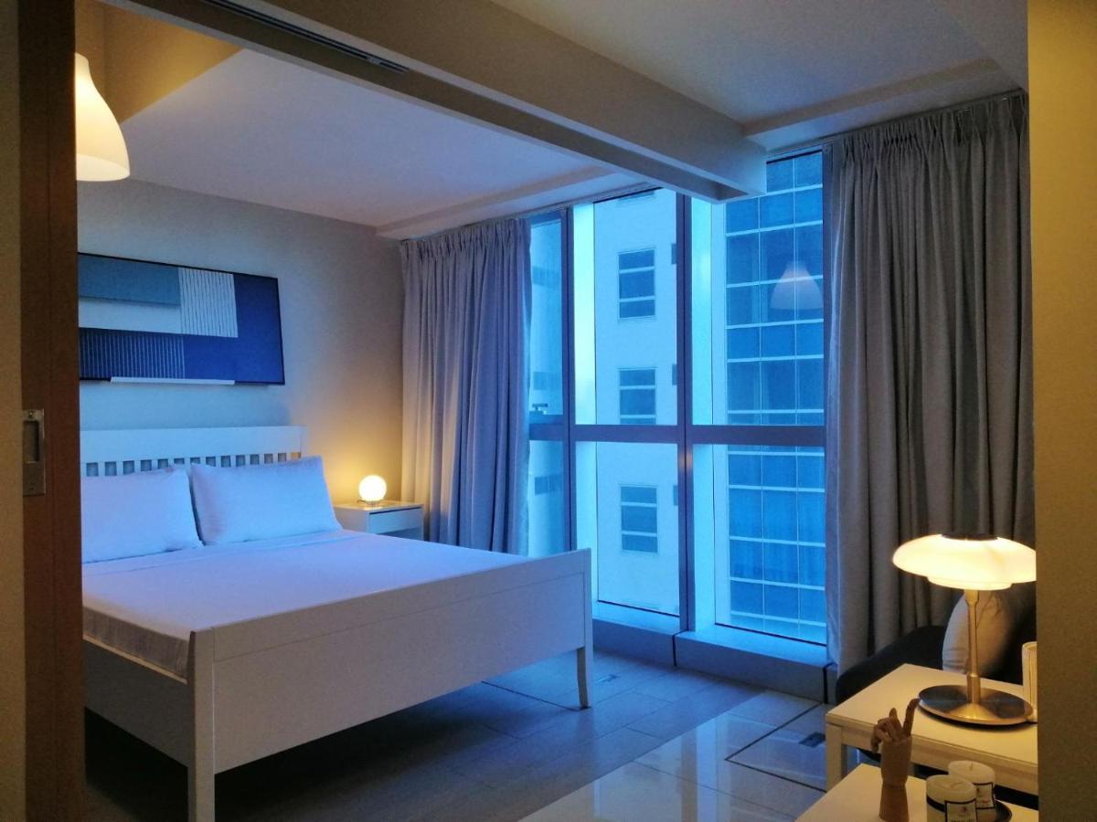 Uptown Parksuites Tower 1 Bgc By Ph Staycation Apartment