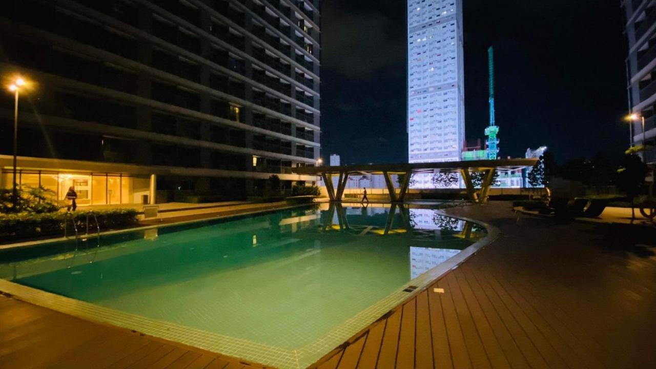 Cozy 1br With Netflix & Balcony Pool View * Manila