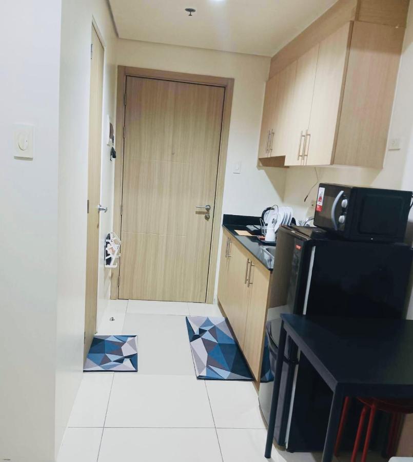 Breeze Residences - 1br Unit With Balcony -top Floor Apartment Manila
