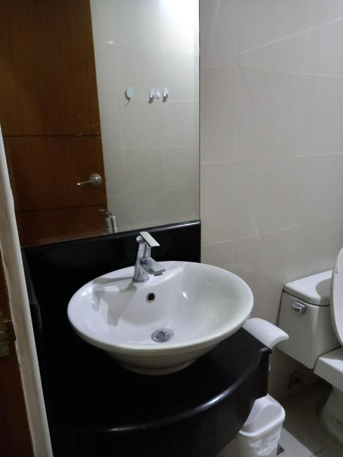 Morgan Bgc Shortwalk3 Venice Mall Free Pool Gym Apartment Manila