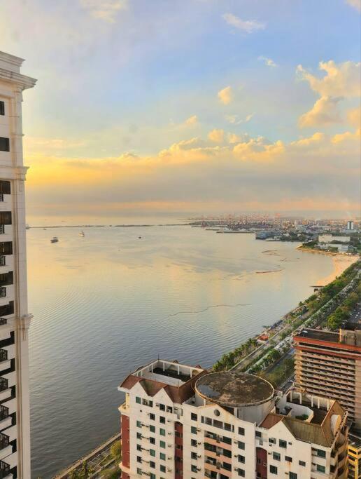 1br W/balcony Gorgeous Bay Sunset And Yacht Club View *