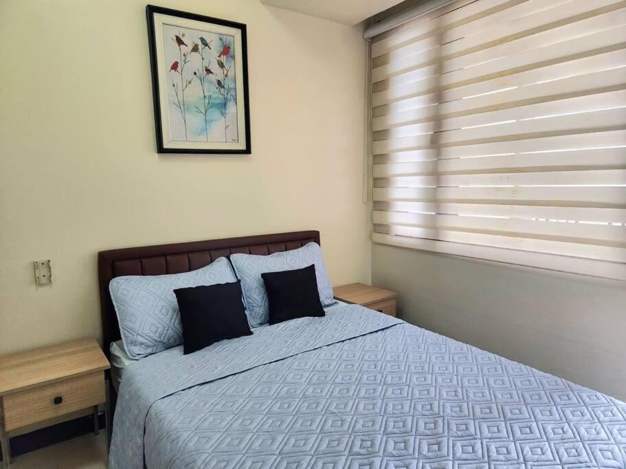 1br W/balcony Gorgeous Bay Sunset And Yacht Club View *