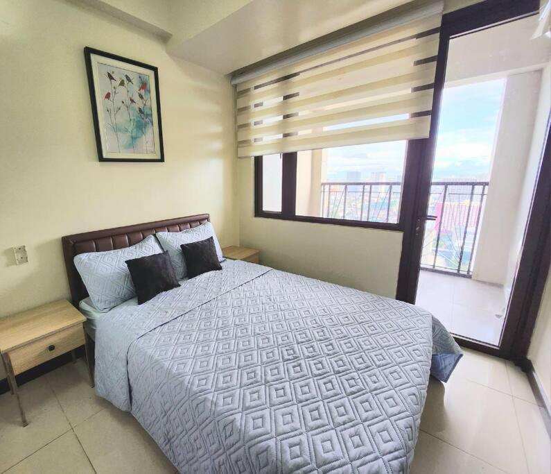 1br W/balcony Gorgeous Bay Sunset And Yacht Club View * Manila