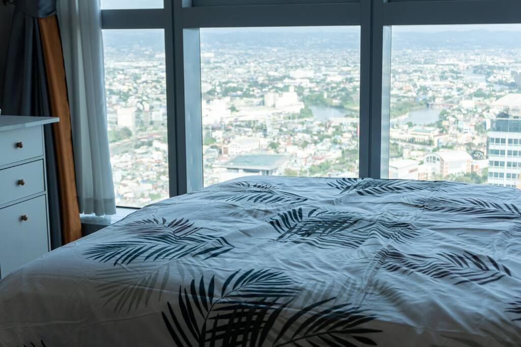 Apartment A2j Luxury 2br Bgc Uptown Near Uptown Mall *