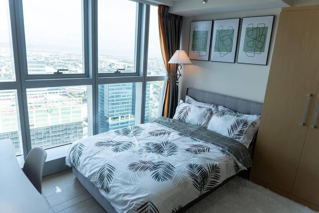 Apartment A2j Luxury 2br Bgc Uptown Near Uptown Mall Manila