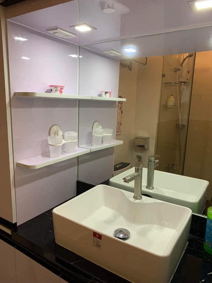 Oyo 936 Yumis Condotel Trees Residences