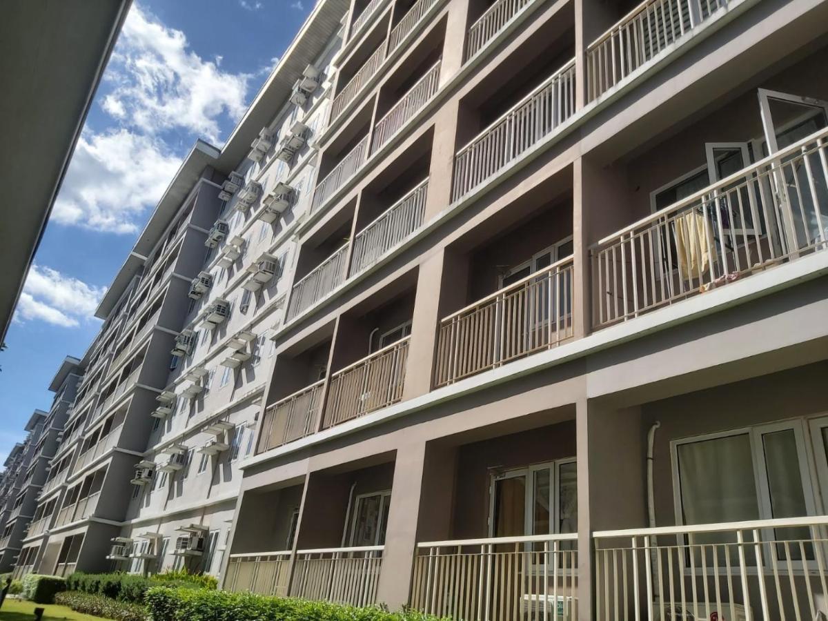Oyo 936 Yumis Condotel Trees Residences Manila