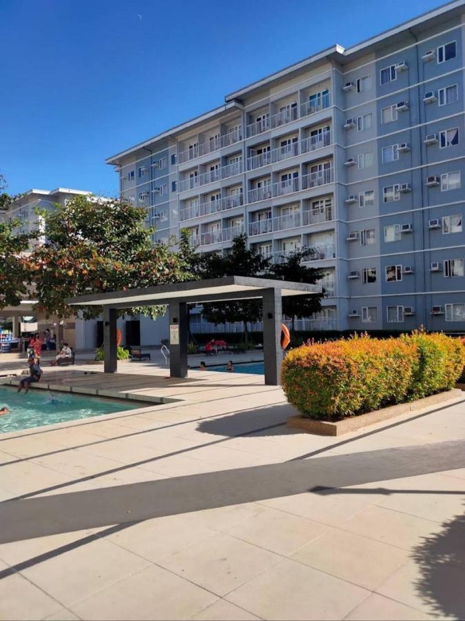 Oyo 936 Yumis Condotel Trees Residences Manila