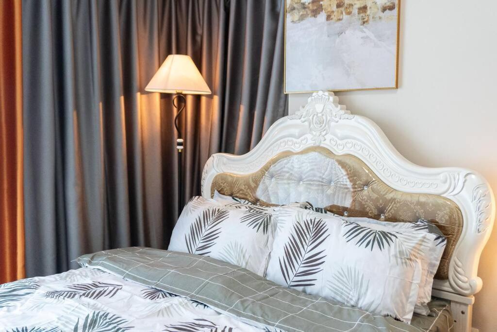 A2j Luxury 2br Bgc Uptown Near Uptown Mall Apartment *