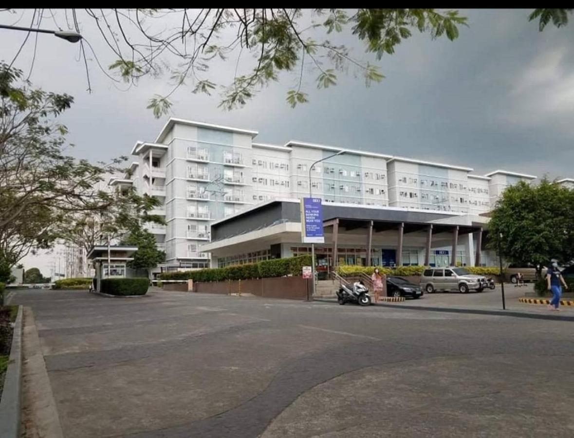 Hotel Oyo 936 Yumis Condotel Trees Residences Manila