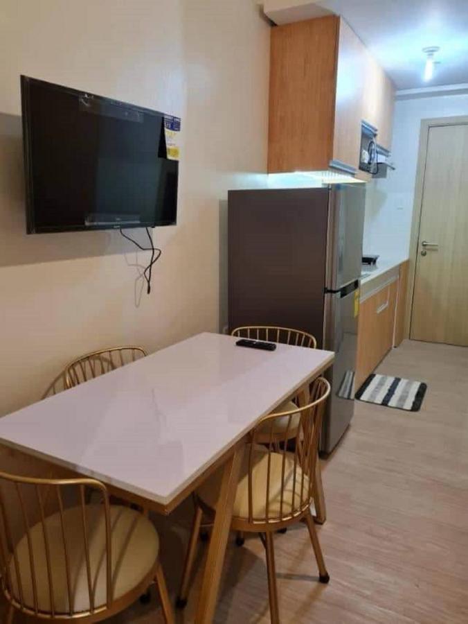 Hotel Oyo 936 Yumis Condotel Trees Residences 2*