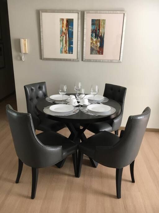 Spacious Bgc 2 Bedroom With A View Apartment *
